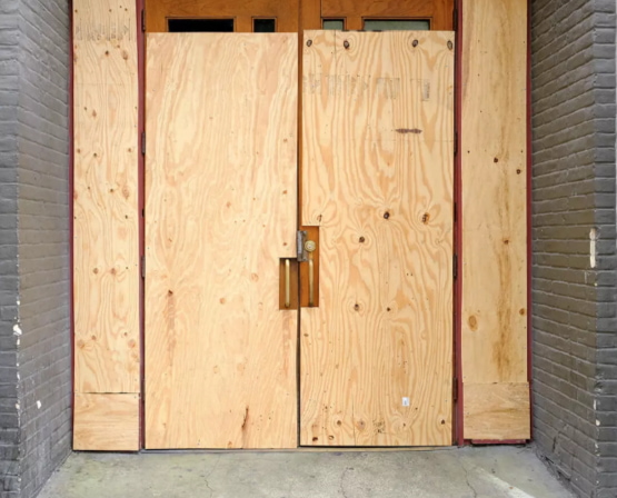Emergency doors boarding up services London