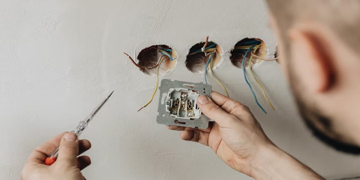 Common Electrical Issues and When to Call an Electrician for Help