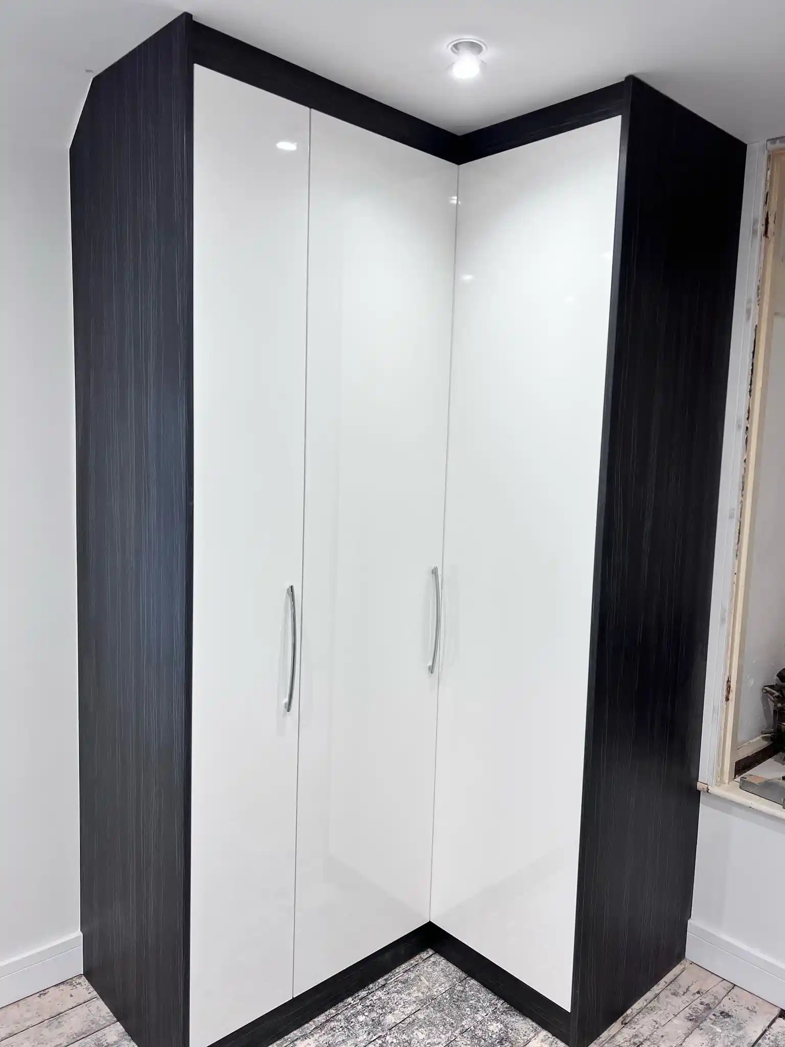 Two-door wardrobe unit